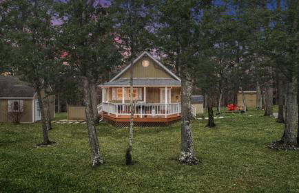 Cozy cabin w hot tub, fire pit & pet-friendly - Foto 41