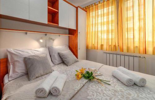 Cityscape Comfort Apartment With Garage - Happy Rentals - Photo 46