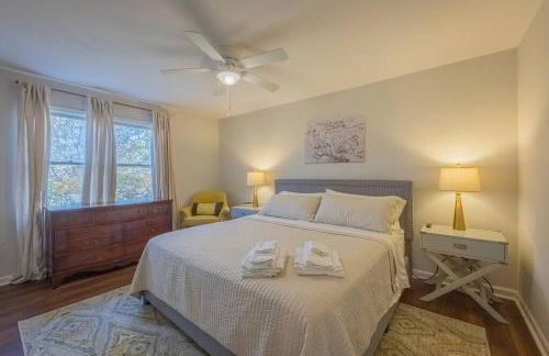 Large Luxury House, King Beds and More, Hot Tub, Theater, Fireplace, Game Room, Ping-pong, Pool Table, Air Hockey, Arcade, River, Big Kitchen, Nice Porch, Quiet, Good for Families and Large Groups, Near UGA Golf Course, Close to UGA & Stanford Stadium - Photo 12