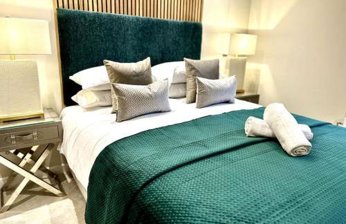 Exclusive Marina View Apartment Free Parking - Photo 32