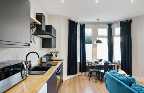 Stylish modern apartment near the city centre with nearby off-road parking - Foto 13