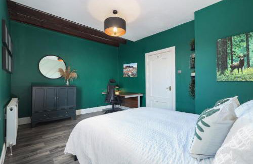 Extravagant 6 Bed Victorian Townhouse with Hot Tub - Photo 43