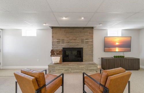 High-End Finger Lakes Escape - Expansive Game Room, Cozy Firepit, & Scenic Views - Foto 47