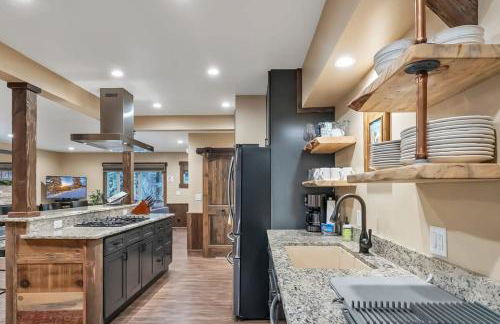 3BD with Hot Tub Two Minutes from King Beach - Foto 11