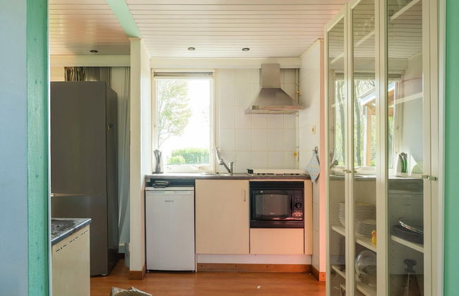 Amazing Holiday Home With Spacious Garden - Photo 10