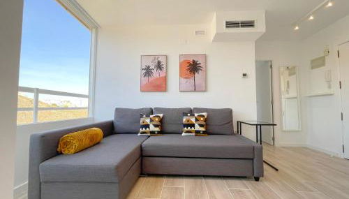 NUEVO, primera linea de playa, con piscina y vistas al mar - Foto 4