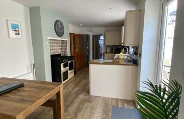 Ocean Terrace, Ilfracombe, 4 bedrooms, Sleeps 8, Stunning Sea Views, Parking, Garden, Pet Friendly - Foto 9