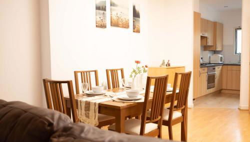 Muirhouse 2BR Apartment with Free Parking - Foto 2