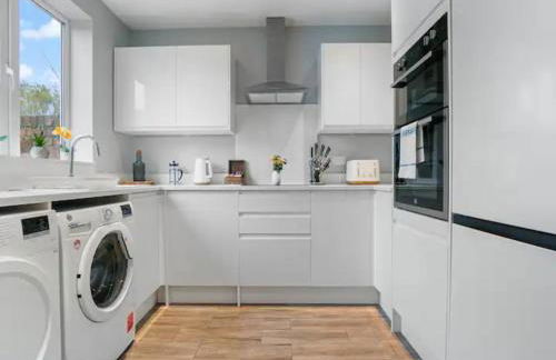 8 Eighth Ave Retreat On The Green Beautiful 4-Bed Home Pass The Keys - Foto 34