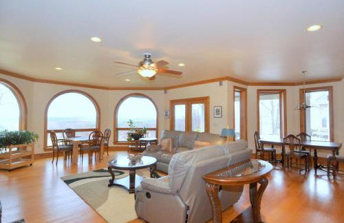 Redbud Keep - Unique Features, Movie Set Decor, Grill, Wifi, Family Friendly, Hiking, Billiard Table, Movie Theater Room, Fireplace, Golfing, View, 2 King Beds - Foto 13