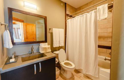 The Slick - Waterfront 3-Bedroom, 3-Bathroom Penthouse Suite at REAL Watersports - Foto 20