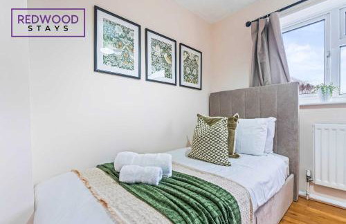 Cosy 3-Bedroom Serviced House with Free Fast WiFi and Parking for 2 Cars By Redwood Stays - Foto 23
