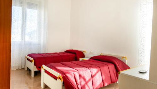 Ampio Appartamento con 3 Camere vicino la stazione - Re D'Aragona Vacanze - Foto 2