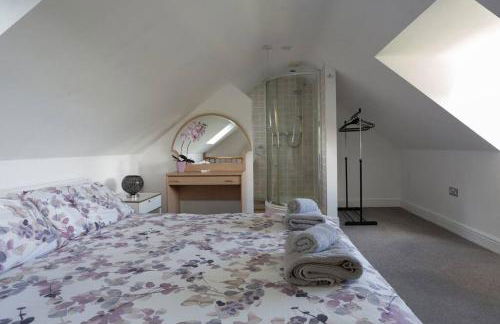 Spacious bungalow with estuary views near Llansteffan - Photo 12