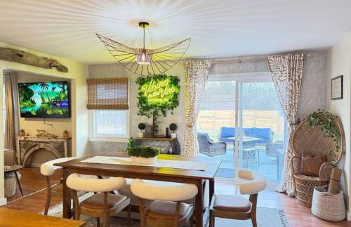 Vibing Hudson Retreat Pet-Friendly w Hot Tub - Foto 5