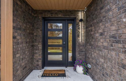 Modern Multi-Level Retreat with Rooftop Hot Tub - Foto 53