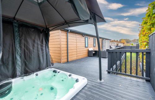 York Family Luxury Cabin with hot tub - Photo 14