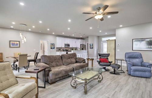 Palm Bay Home with Patio and Yard - 12 Mi to Beach! - Foto 1