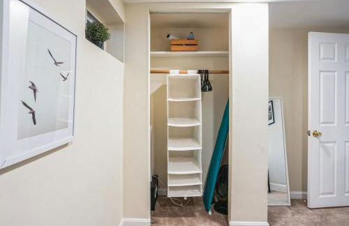 1BR Queen Suite w secure Parking and FiberOptics - Foto 11