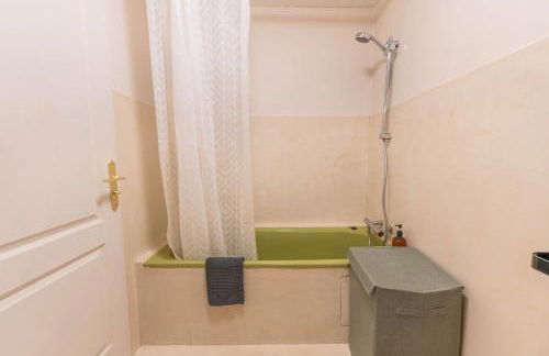 T2 chaleureux au coeur des vignes -vue place de Condrieu-long séjour possible - Foto 25