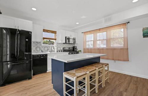 Beach house - 3BR Beach Gem - 30ft to Sand & Walk to Amusement Park - Foto 2