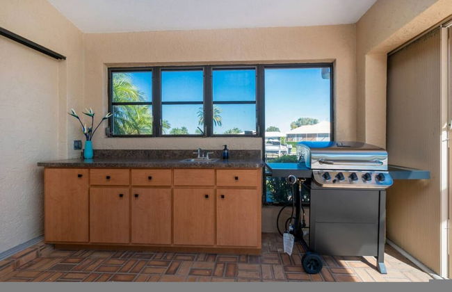 Waterfront Villa With Heated Pool Spa - Foto 9