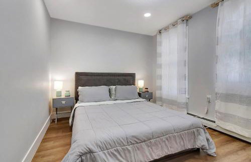 Spacious Central 4BR, Ski & Bike - Photo 12