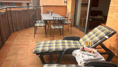 ACOGEDOR ÁTICO DÚPLEX EN TREMP - Foto 2