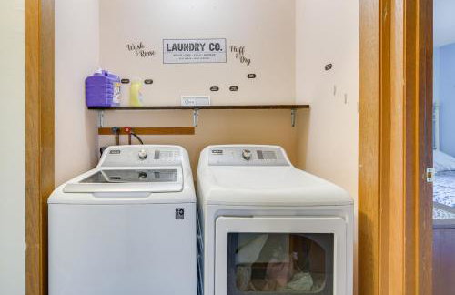 Walk to Crooked Lake Beach and Dtwn! Home with Patio - Foto 25