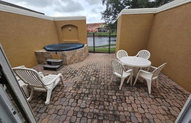 3br, 2.5ba Townhome W/ Lake View, Sunny Rear Yard 3 Bedroom Townhouse by RedAwning - Foto 32