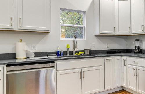 Stroll to Main St Eats! Pet-Friendly Joplin Escape - Foto 10