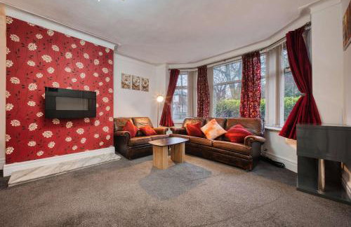 Modern 3BR Manchester Home Sleeps 7 Parking - Foto 35