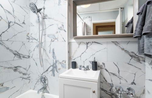 1BR in the Heart of Downtown Boston Famous Nightlife Theater District with Bed Full of Promises TD Garden Common Park MBTA - Foto 23