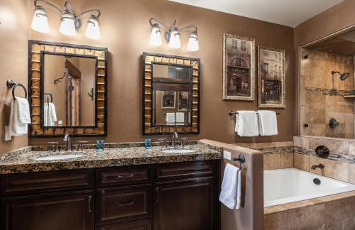 Private Hot Tub, Minutes to Ski, Cozy Getaway, Beautiful Condo- Large 3BR, Private Garage! - Photo 19