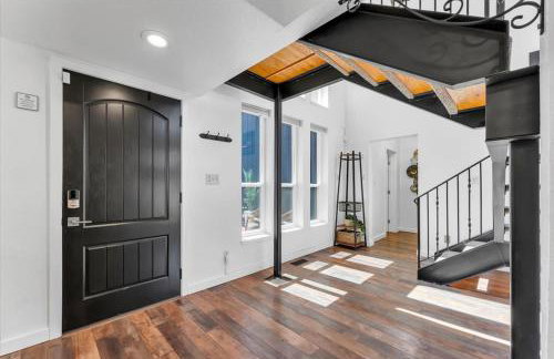 3BR Reno Retreat · Swim Spa & Spring Sunshine - Foto 23