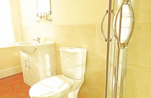 Bury Villa - 7 bedrooms sleeping 18 guests - Photo 14