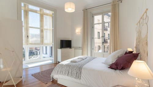 Confort y Diseño con Vistas al Casco Viejo - Foto 2