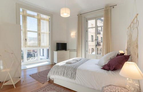 Confort y Diseño con Vistas al Casco Viejo - Foto 2