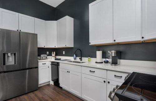 Flats on Front - Riverfront Gem Fast Wi-Fi 1F - Foto 6