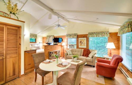 Pine Cottage Duplex with Deck Walk to State Park! - Foto 6