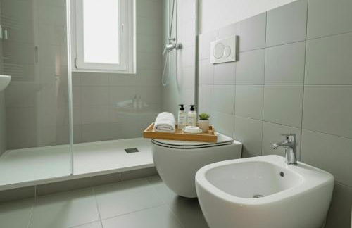 Stylish Persian Blue Room with Private Bath and WiFi - Photo 4