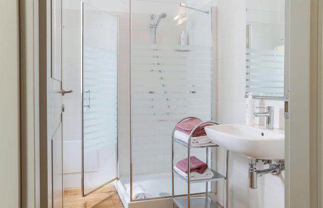 Lakefront Contemporary - Foto 1