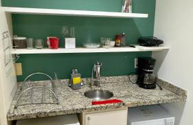 Praia do Canto Apart Hotel - Quarto sala e varanda - Foto 7