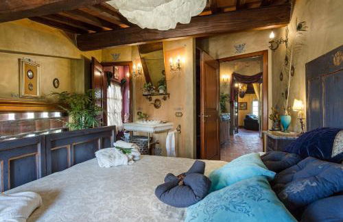 La Dimora dei Conti, Indulge in a Country Farmhouse Apartment with Jacuzzi Facing the Town! - Foto 35