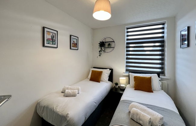 Bramhall House - Photo 8