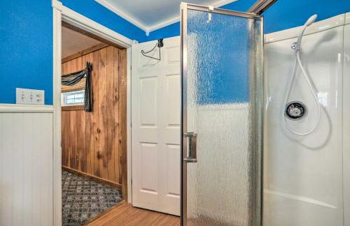 Charming Ingram Home with Yard and Furnished Patio! - Foto 16