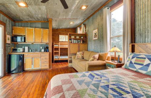 Rustic Eco-Cabin Llano River Getaway on 68 Acres! - Foto 16