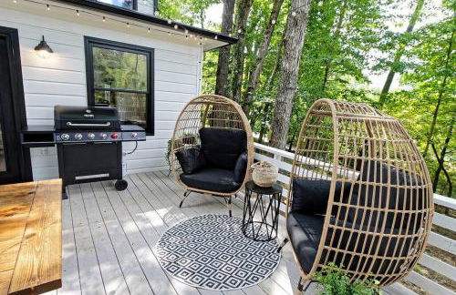 Stylish Lake Hs w/ hot tub: Walk to Blk Mtn Shops - Foto 13