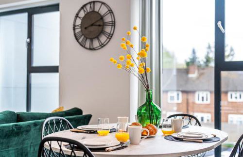 Potters Bar 2 Bed Apartment - Free Parking - Private Bathroom - Long Stay Ideal for Contractors - Foto 16