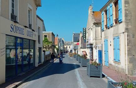Embruns maison spacieuse rénovée 5 ch 3 sdb 2 WC belle terrasse aménagée barbecue à 250 m de la plage en plein centre d' Arromanches au coeur des plages du débarquement, proximité de Bayeux - Foto 54